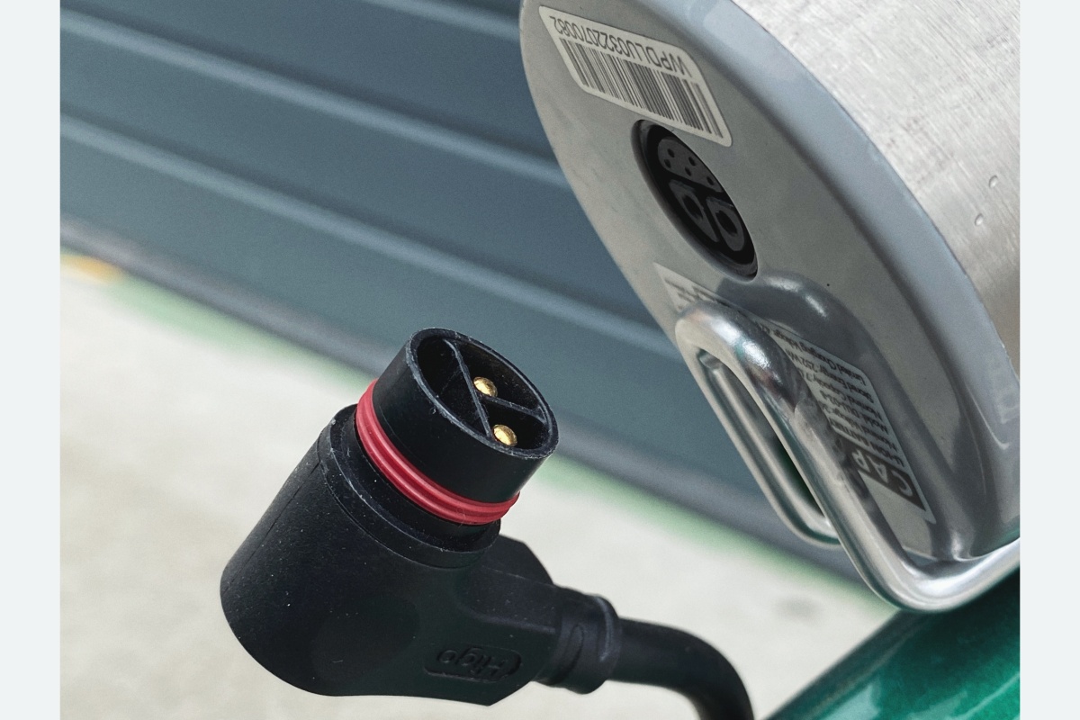 Kompakter Batteriesteckverbinder macht aus einem klassischen Fahrrad ein E-Bike