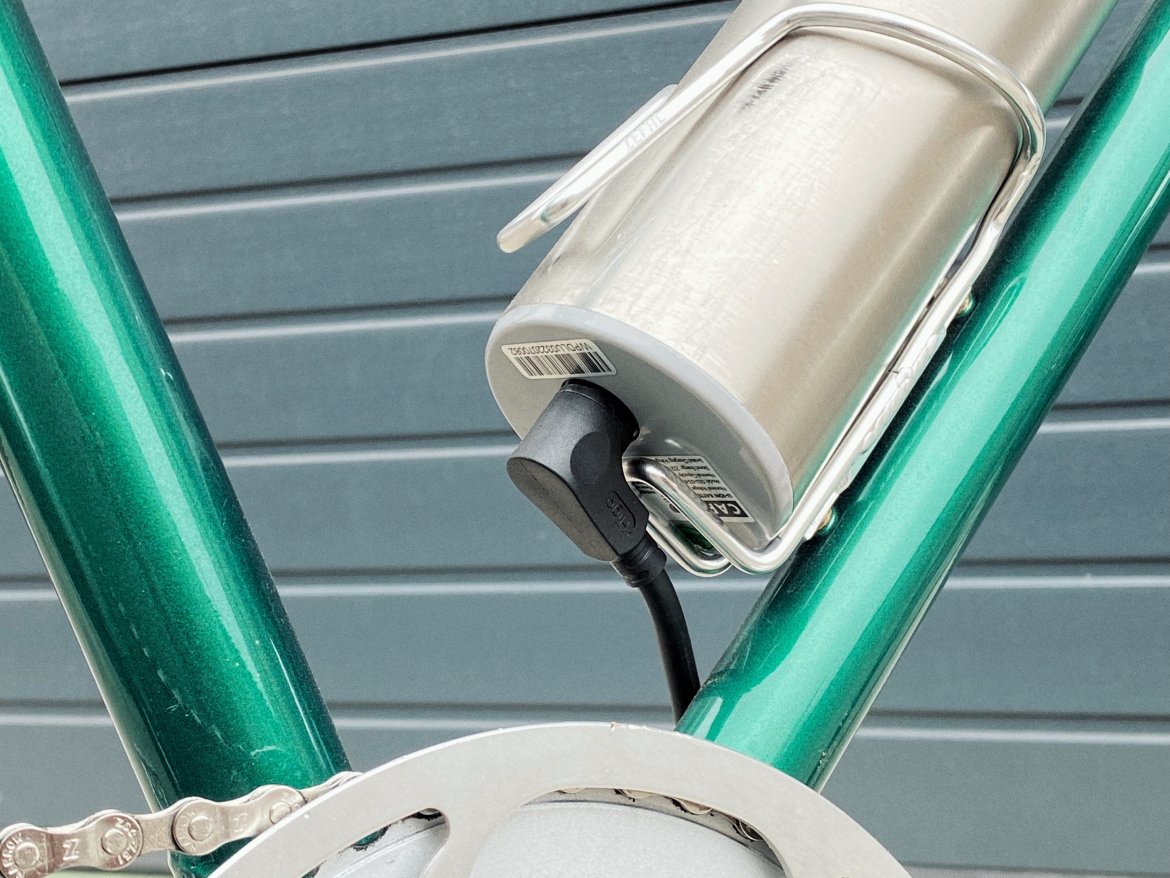 Kompakter Batteriesteckverbinder macht aus einem klassischen Fahrrad ein E-Bike