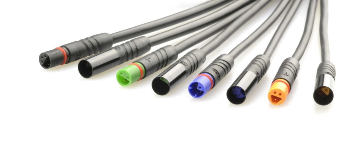 Higo erweitert erfolgreiches 6-mm-Design mit 3- und 5-poligem Smiley-Steckverbinder