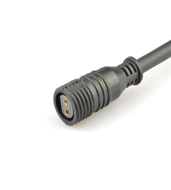 Female cable connector